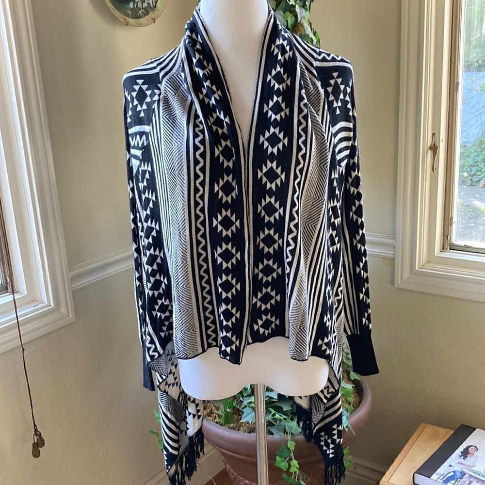 Maddison Black & White Open Fringed Aztec Print Cardigan S/P